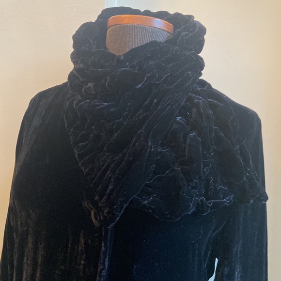 Holly In Hanoi Silk Velvet Jacket - Picture 1 of 16